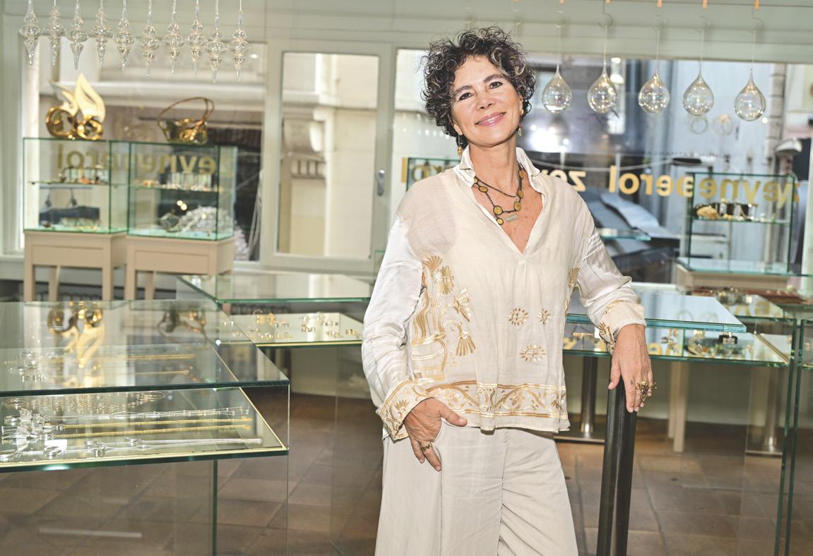 YENI KOLEKSIYONU 'YAŞAMA SEVINCI' ILE ZEYNEP EROL İÇSEL BENLİĞİMİZE AYNA TUTUYOR