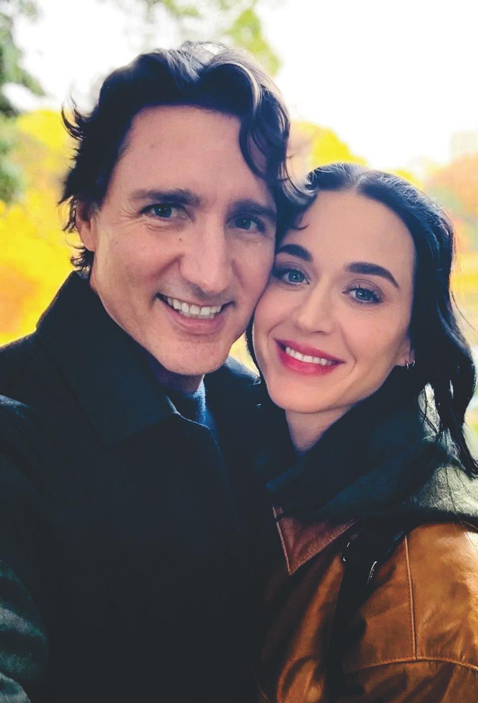 JUSTIN & KATY - They're 'Very Smitten'