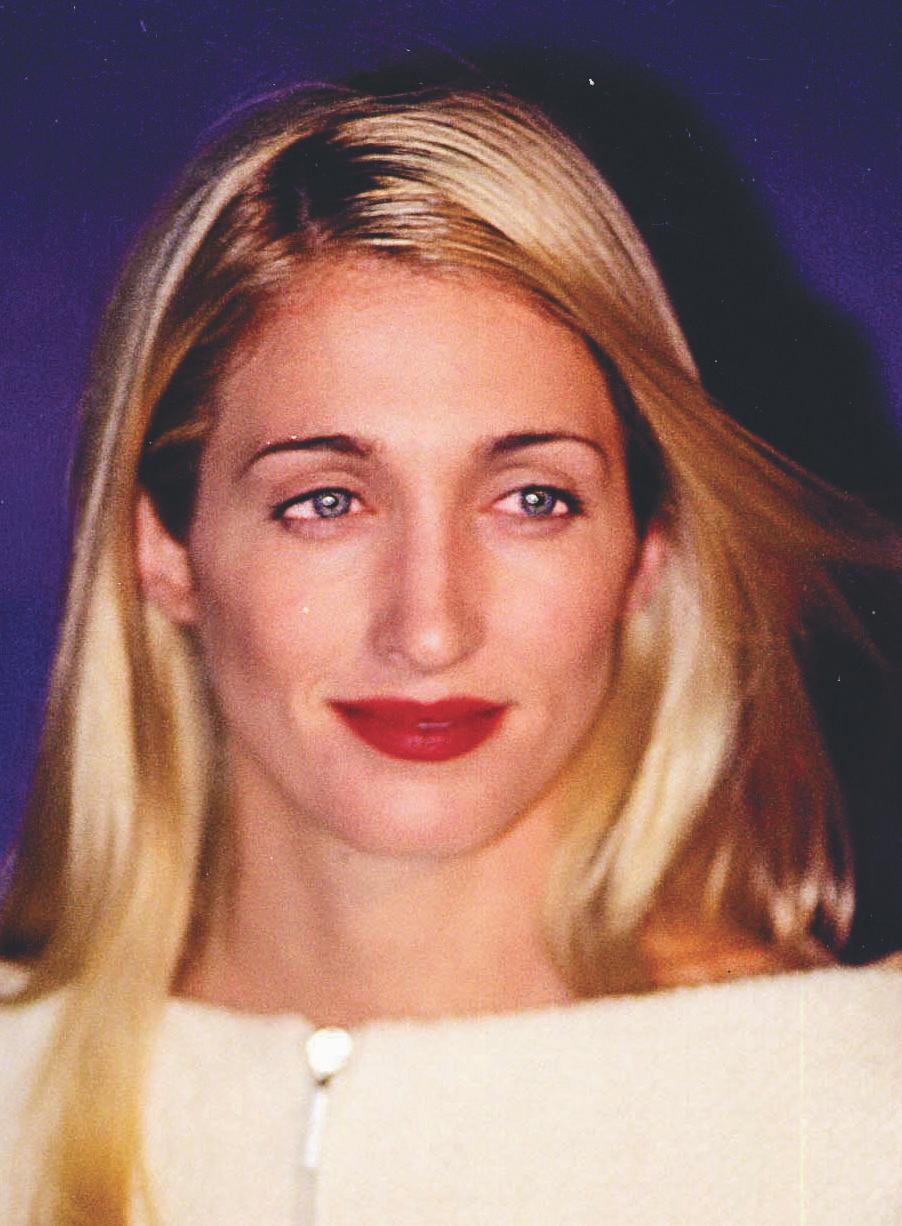 MINIMALIST MUSE: Carolyn Bessette's Effortless Essentials