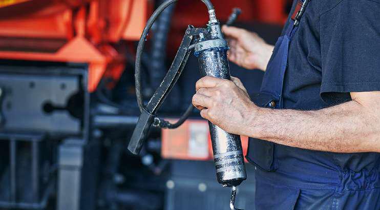 HOW THE RIGHT LUBRICATION TOOLS AND HARDWARE INFLUENCE MACHINE RELIABILITY