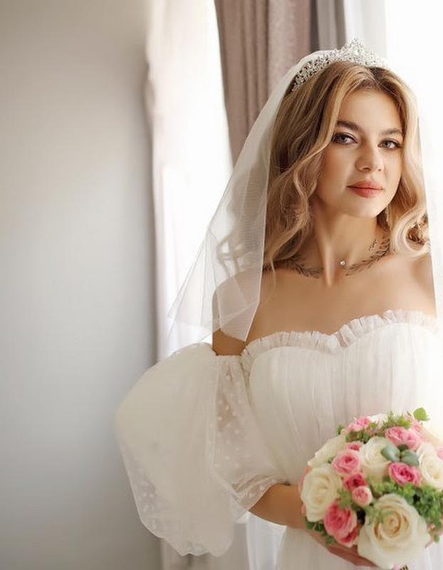 HOW TO COPE WITH BRIDAL DAY MAKEUP & HAIR CHAOS