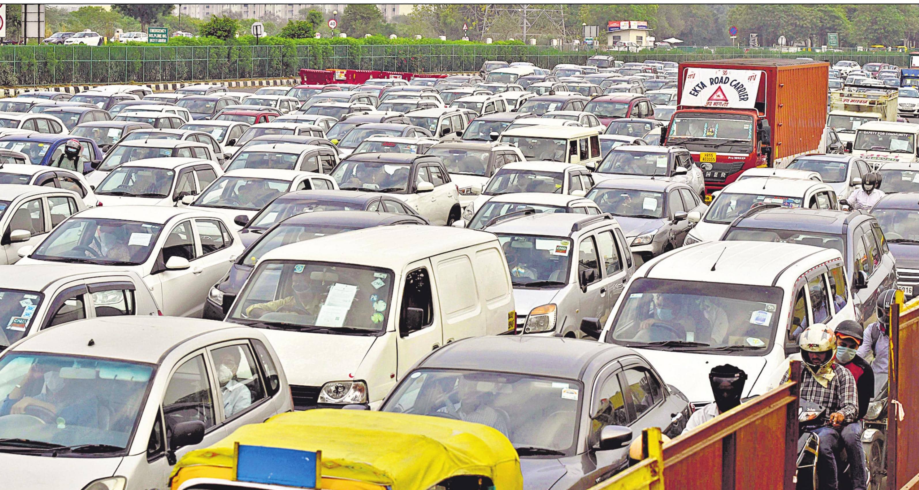जरूरी सेवा से जुड़े लोगों को सिर्फ पास से प्रवेश मिलेगा