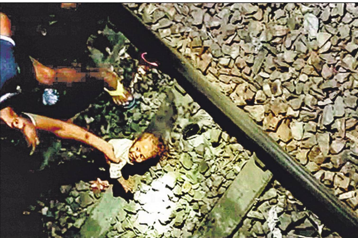 बच्चों सहित ट्रेन के आगे कूदी महिला,मौत