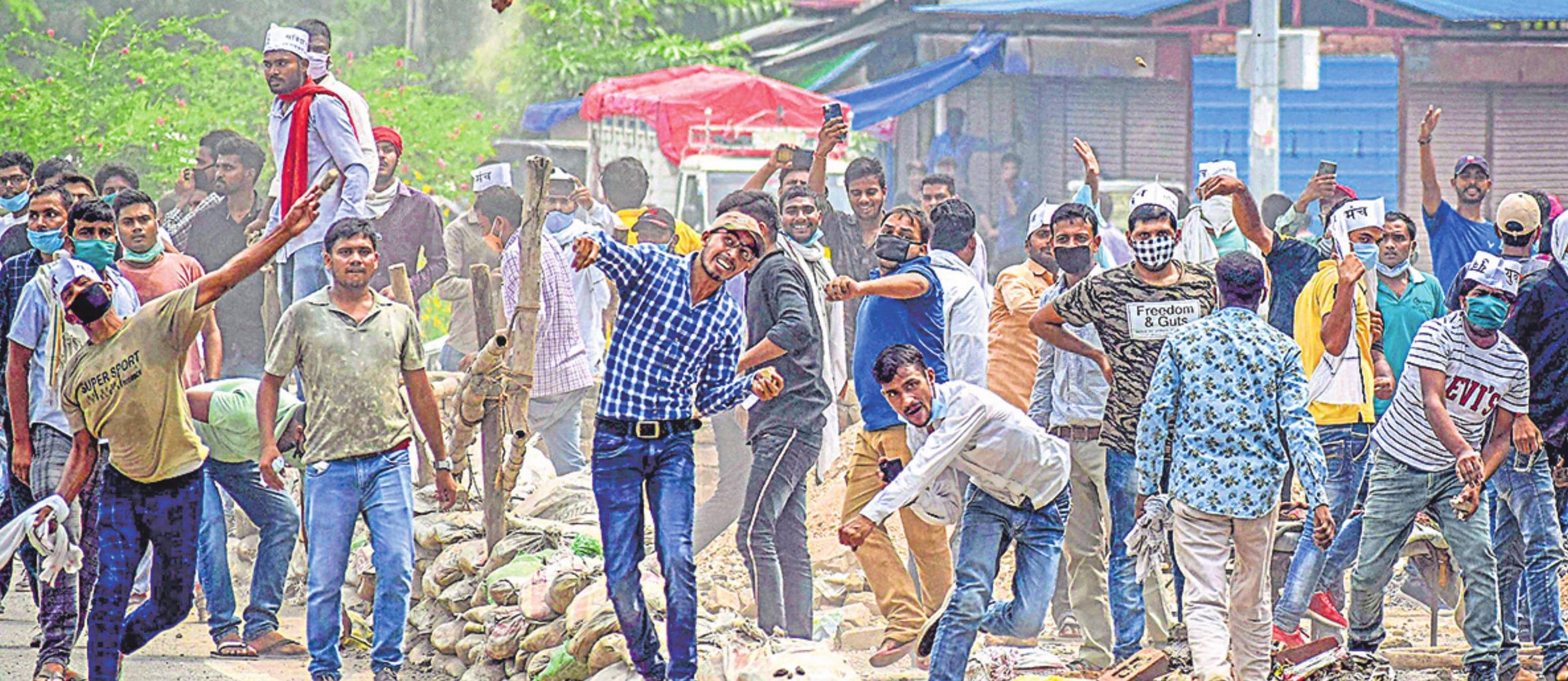 बेरोजगारी के खिलाफ प्रदर्शन,पुलिस से झड़प