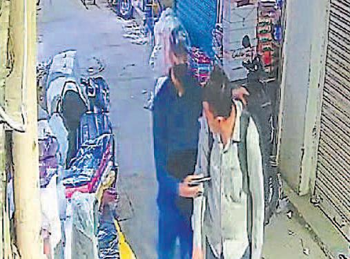 चांदनी चौक में सरेआम कारोबारी के कर्मचारी से 80 लाख रुपये लूटे