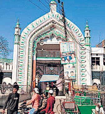 संभल में ढाल गाड़ने वाला गड्डा बंद कराया