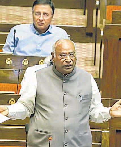 खरगे ने उठाई जनगणना और जातीय गणना की मांग