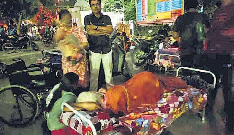 लखनऊ के अस्पताल में आग से मची भगदड़