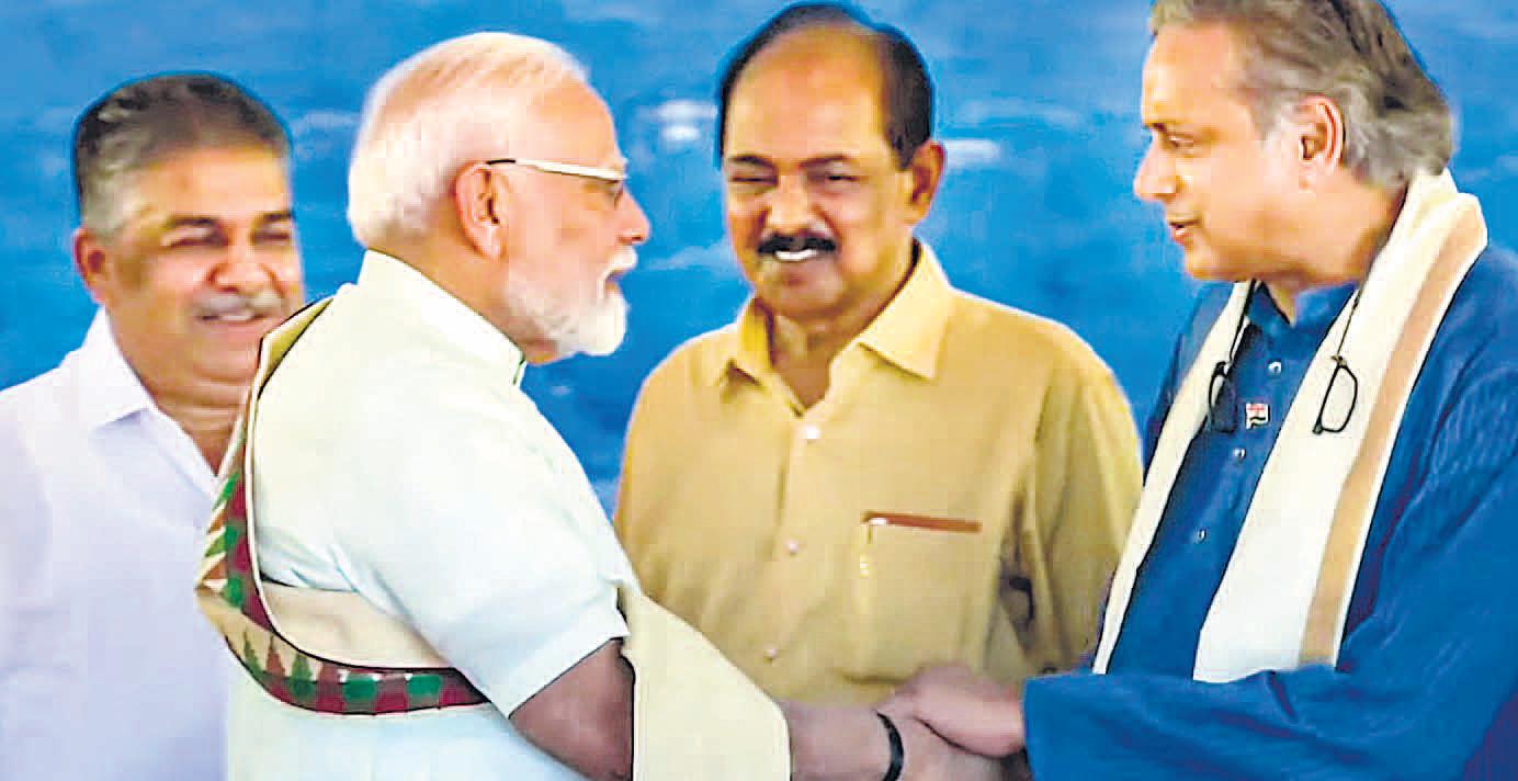 थरूर के मंच पर होने से कई की नींद उड़ीः मोदी