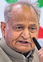 भारत और पाक के बीच ट्रंप ठेकेदार कैसे बनेः गहलोत