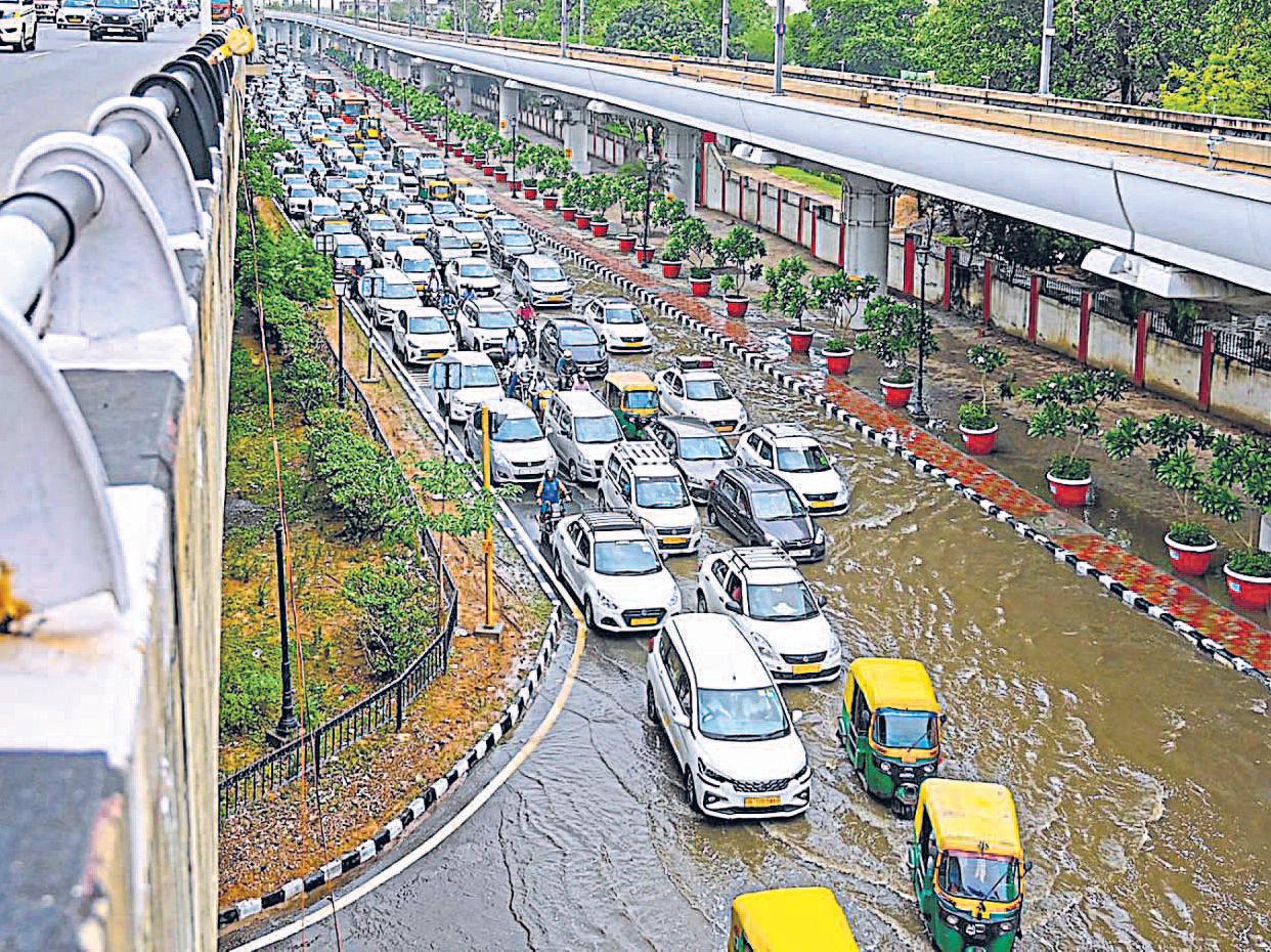 बारिश में बह गए सारे दावे