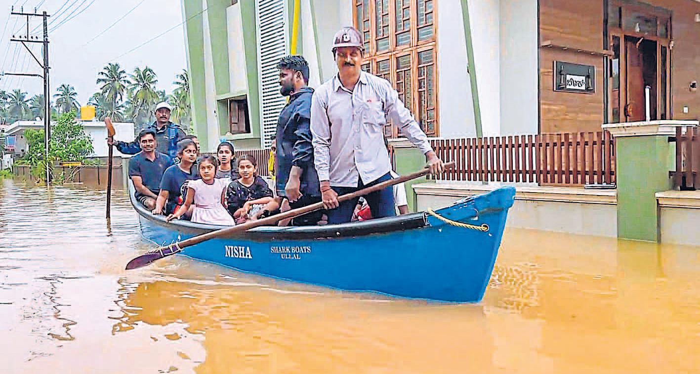 बेतहाशा बारिश से कर्नाटक-केरल बेहाल