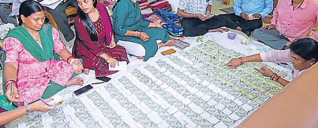 अभियंता के घर से दो करोड़ रुपये नकद बरामद