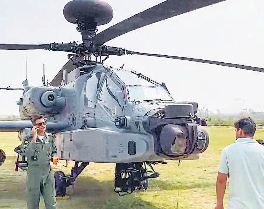 पठानकोट में अपाचे को सुरक्षित उतारा
