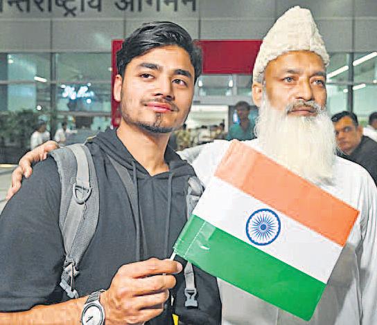 'ईरान में अटकी थीं सांसें, स्वदेश आकर सुकून'