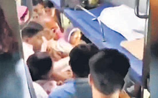 ट्रेन में सीट के लिए युवक को पीट-पीटकर मार डाला