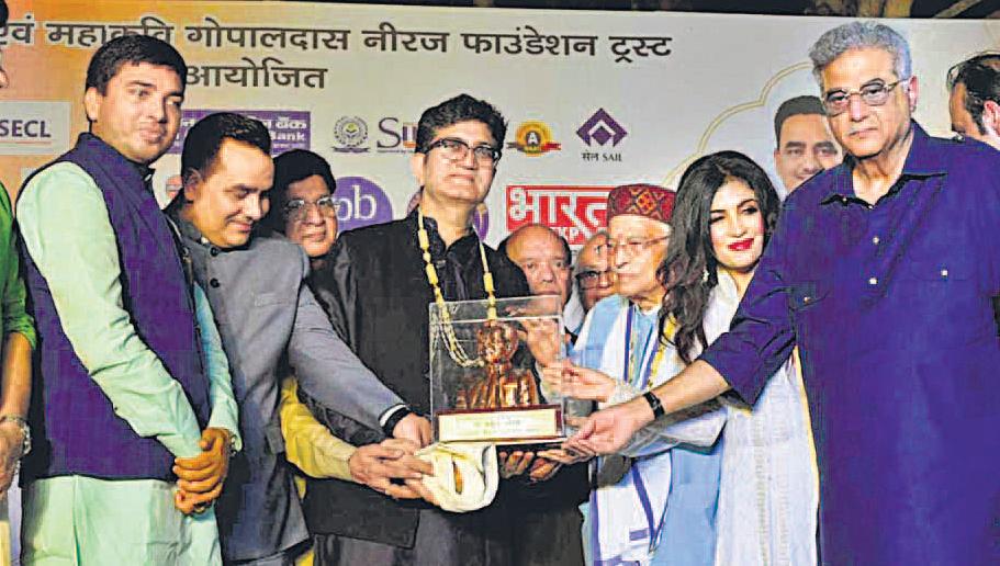 कविताओं से याद किए गए महाकवि नीरज