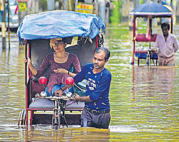 फरक्का बराज के 108 गेट खोले गए