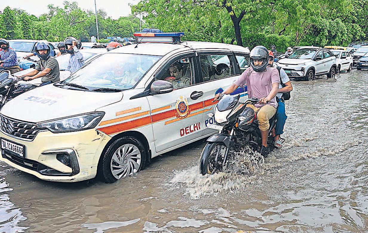 जलभराव-जाम ने थामी राजधानी की रफ्तार