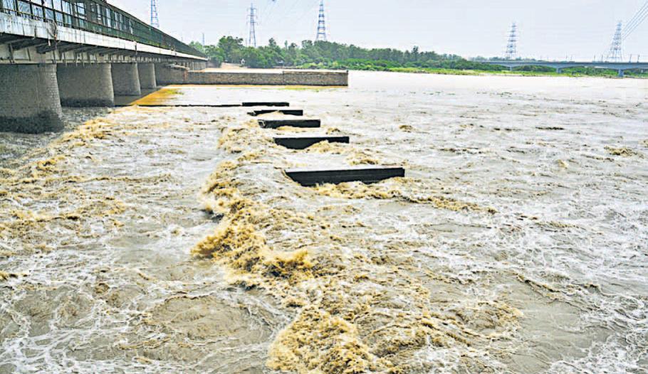 बारिश रुकते ही उमस से बेहाल हुए दिल्लीवाले