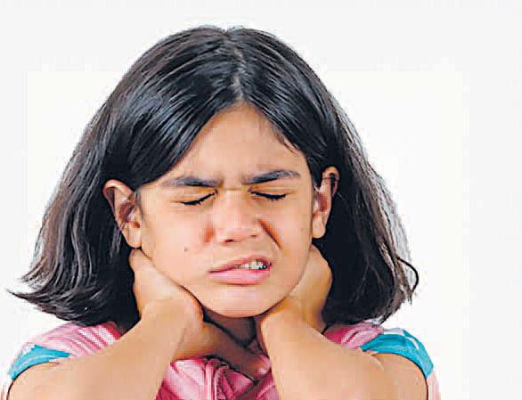 गर्दन और कमर दर्द से पीड़ित हैं 47% स्कूली बच्चे