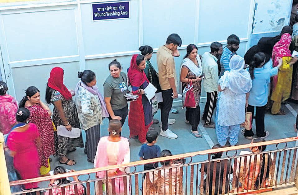 निगम के अस्पतालों में गंभीर रोगों की दवाएं नहीं, मरीज-तीमारदार परेशान