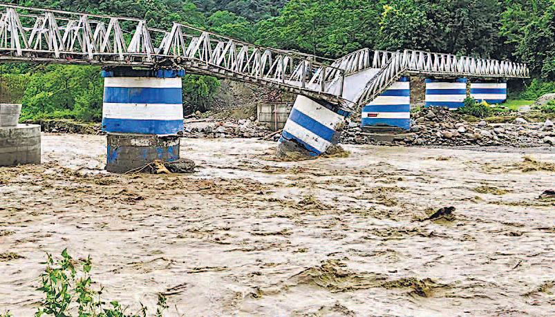 नेपाल में भारी बारिश-भूस्खलन से मची तबाही, 51 लोगों की मौत