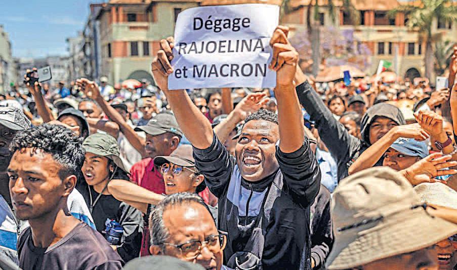 मेडागास्कर में सेना ने सत्ता संभाली