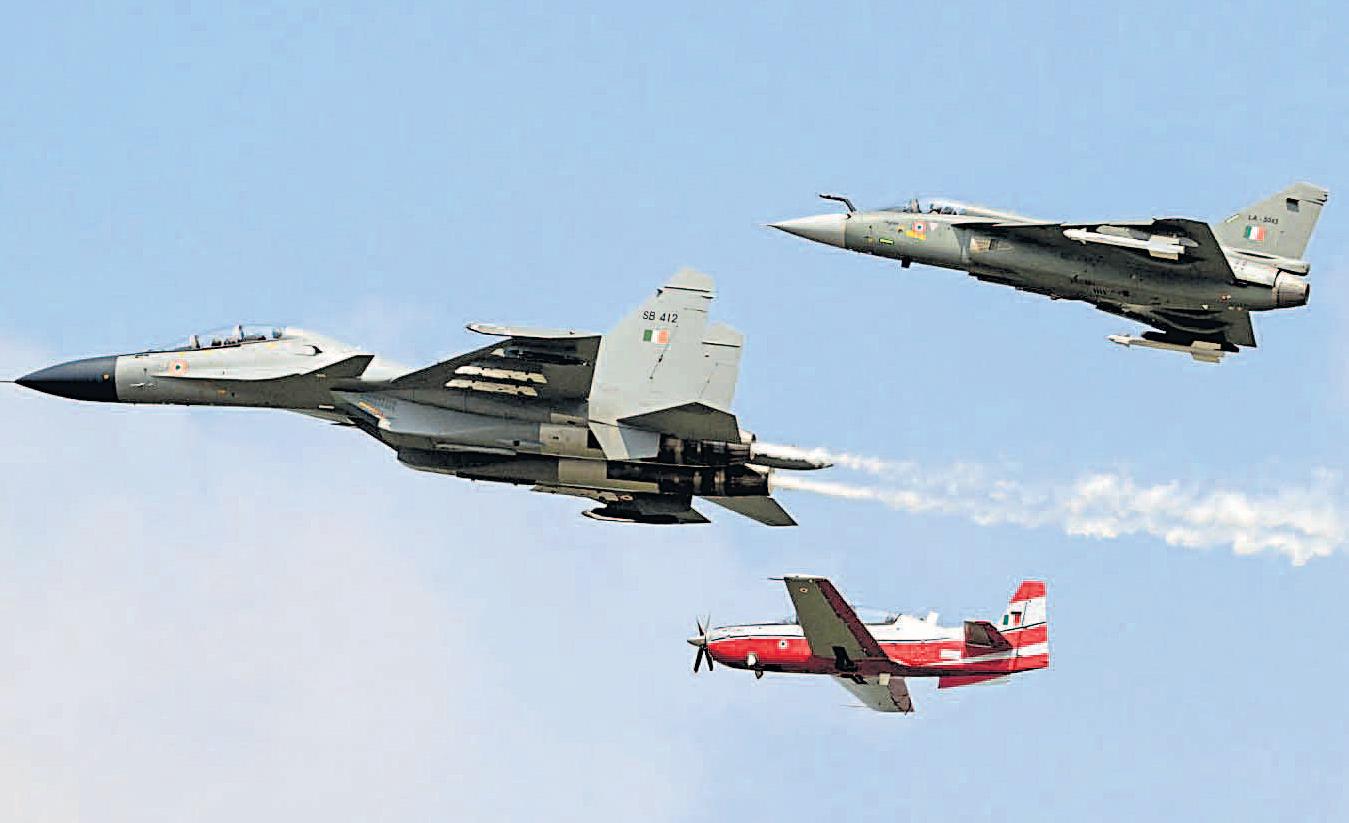 स्वदेशी तेजस ने उड़ान भरकर इतिहास रचा