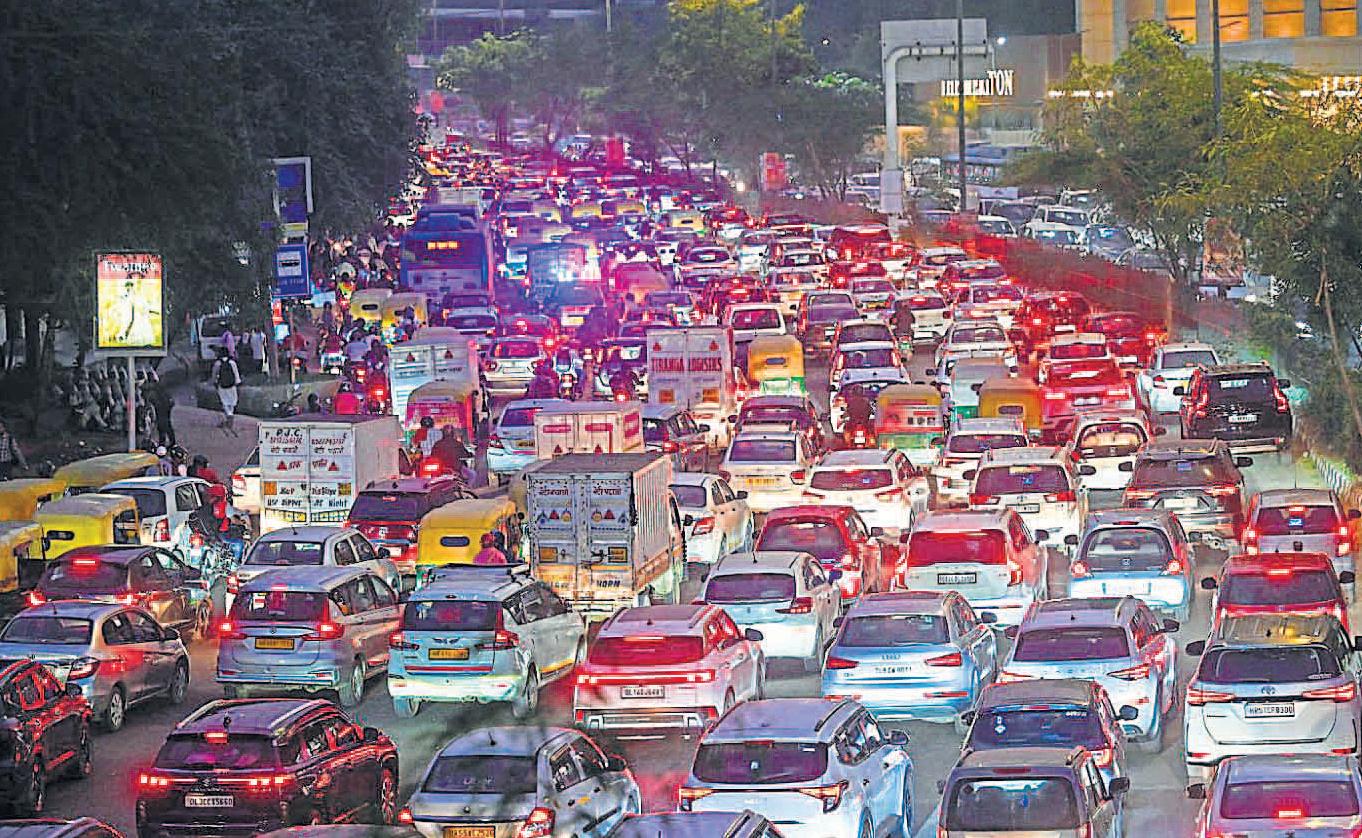 चालान से ज्यादा जाम पर ध्यान दें