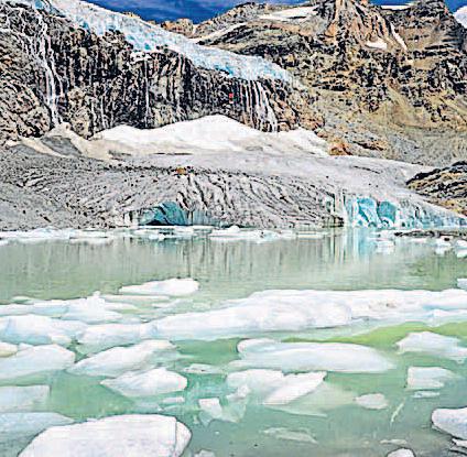 गंगा को सदानीरा बनाने वाले ग्लेशियरों की मोटाई घट रही