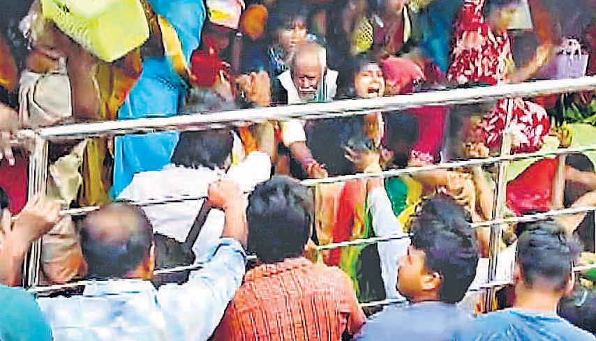 आंध्र के मंदिर में भगदड़, नौ मरे