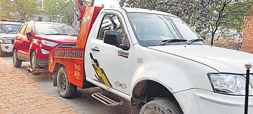 कार जब्त कर आरोपी हिरासत में लिये