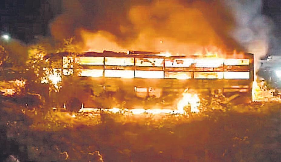 वैष्णो देवी से लौट रही बस आग का गोला बनी, आठ श्रद्धालु जिंदा जले