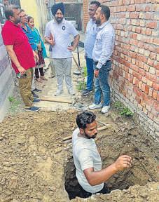 Minor among 2 die of 'diarrhoea', 65 taken ill