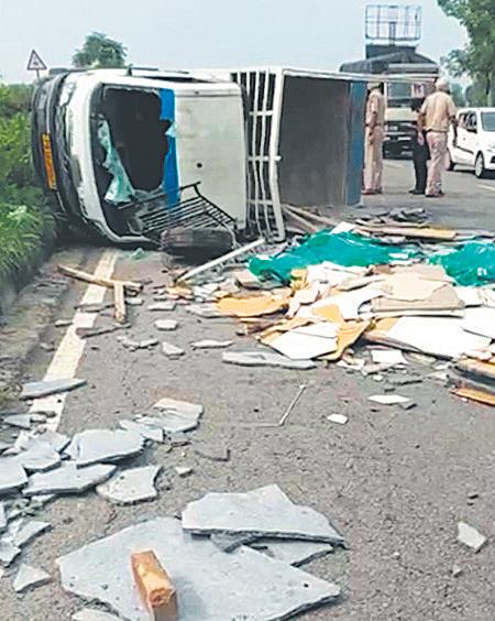 Three killed, four hurt as speeding pick-up overturns in Phillaur