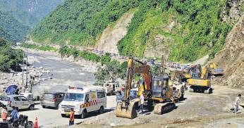 196 roads blocked, Mandi-Kullu NH cleared for one-way traffic