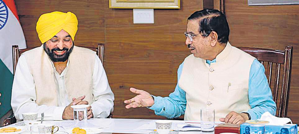 Mann meets Union minister, seeks release of ₹9k-cr RDF, market fee