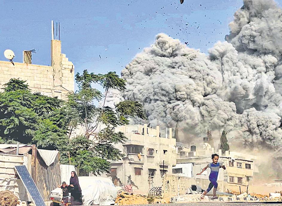 32 Gazans shot dead near US food distribution sites