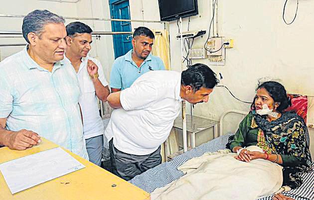 Teen among 8 killed as bus falls into gorge in Mandi