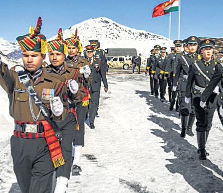 Indian, Chinese soldiers exchange Diwali sweets