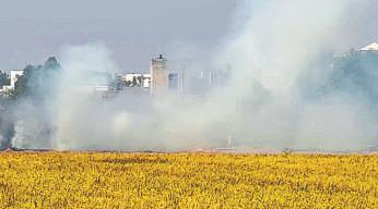 Stubble smoke, cold winds keep Delhi covered in haze