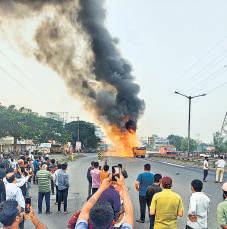 8 killed after truck rams into 20 vehicles in Pune