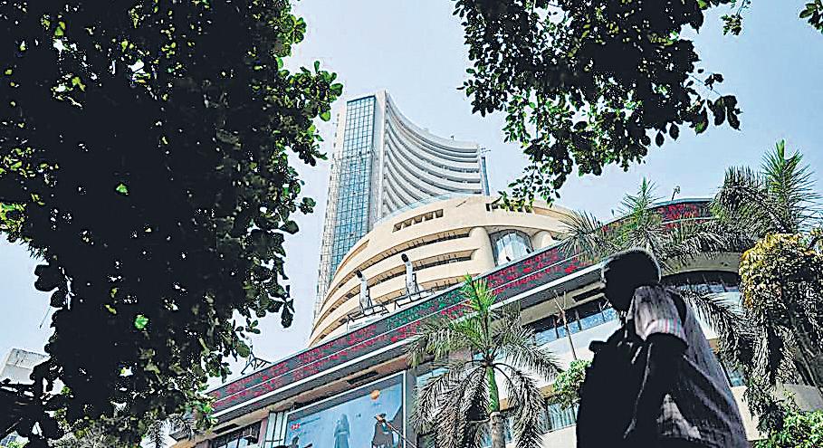 Stock market nears peak on dollar tailwind