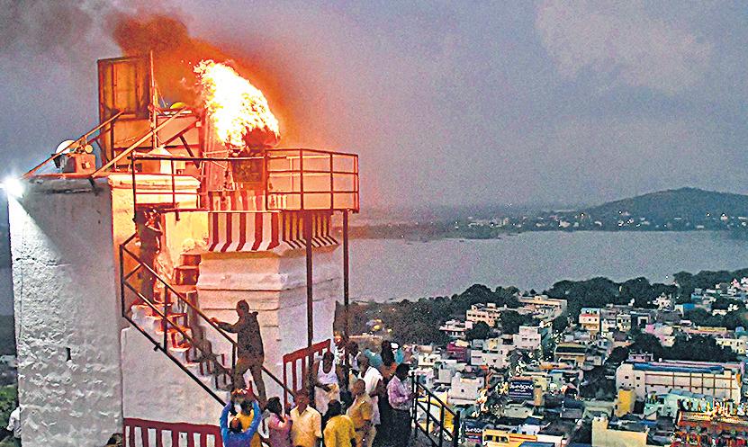Madras HC upholds ruling allowing lighting of deepam on Madurai hilltop