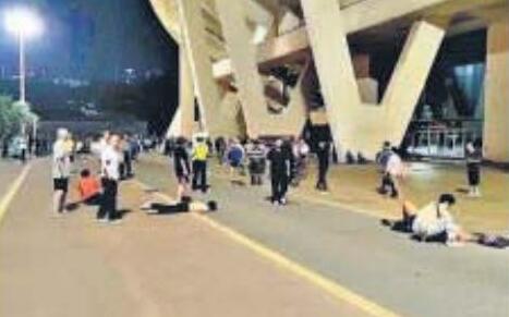 35 die, 43 hurt as man ploughs car into S China sports centre