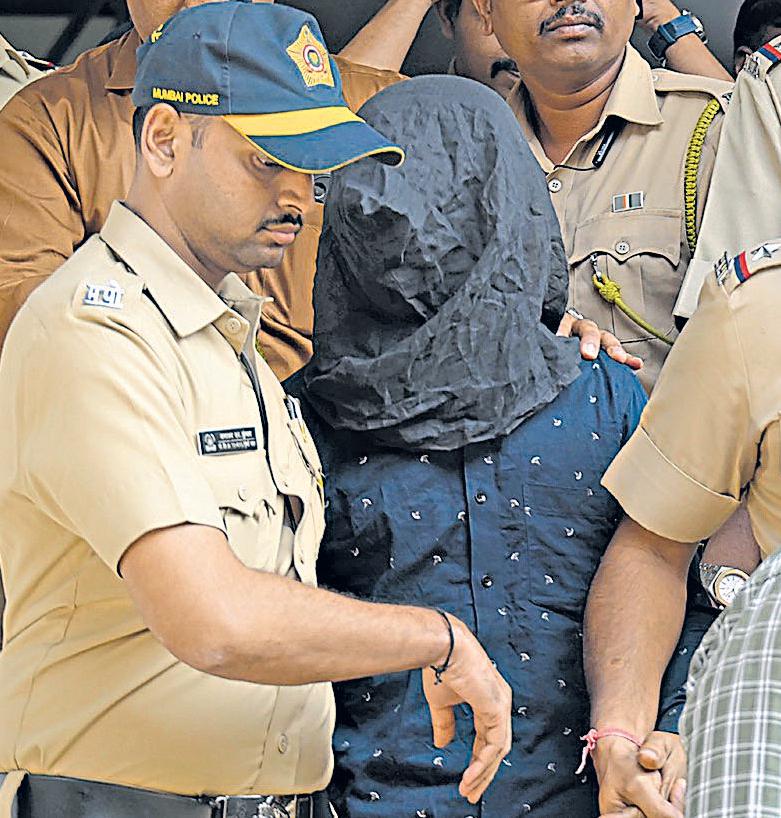 B'desh man arrested for stabbing Saif, say police