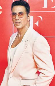 Salman turns up late, Akshay leaves Bigg Boss set