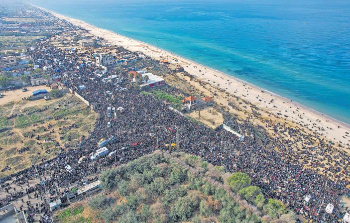 Militant groups slam Trump on plan to "clean out" Gaza