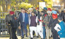 Govt, farmers hold talks, fix new meeting in sign of thaw